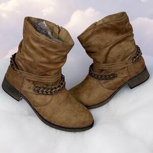 SODA ankle boots 🥾 Size 10 💕